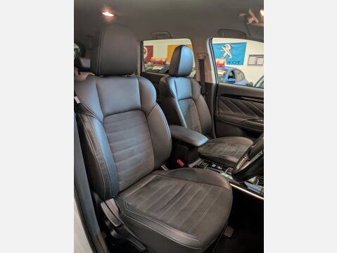 Mitsubishi Outlander PHEV JURO 14