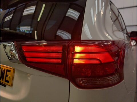 Mitsubishi Outlander PHEV JURO 9