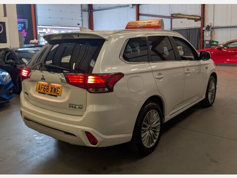 Mitsubishi Outlander PHEV JURO 3