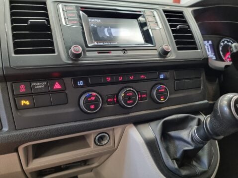 Volkswagen Transporter 2.0 T32 TDI SHUTTLE SE BMT 22