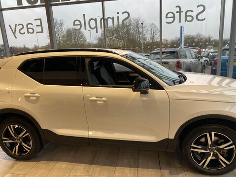 Volvo XC40 2.0 B3 MHEV Plus DCT Auto Euro 6 (s/s) 5dr 7