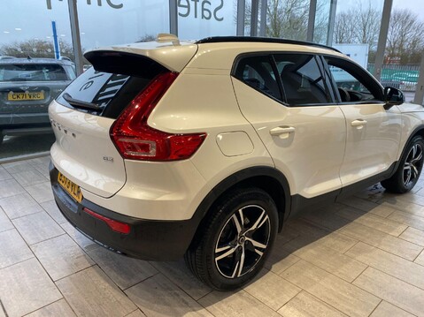 Volvo XC40 2.0 B3 MHEV Plus DCT Auto Euro 6 (s/s) 5dr 8