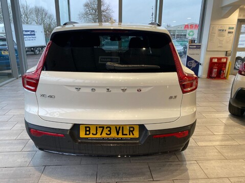 Volvo XC40 2.0 B3 MHEV Plus DCT Auto Euro 6 (s/s) 5dr 9