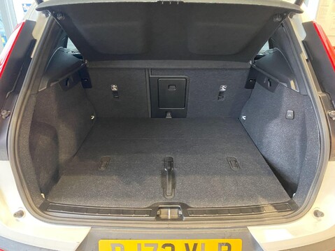 Volvo XC40 2.0 B3 MHEV Plus DCT Auto Euro 6 (s/s) 5dr 11