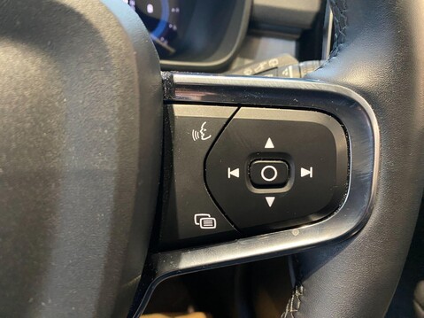 Volvo XC40 2.0 B3 MHEV Plus DCT Auto Euro 6 (s/s) 5dr 26