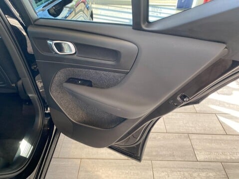Volvo XC40 2.0 B4 MHEV R-Design Pro DCT Auto Euro 6 (s/s) 5dr 13