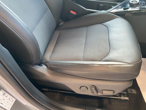 Kia Niro 1.6h GDi 3 DCT Euro 6 (s/s) 5dr 23
