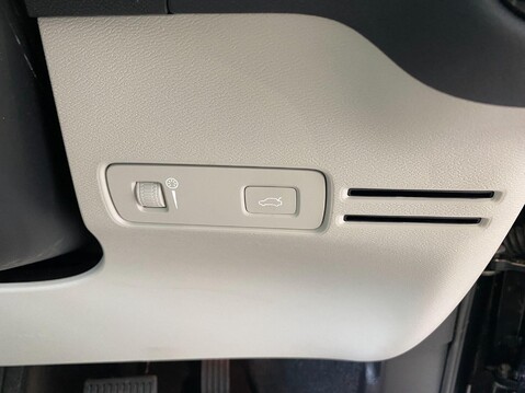 Volvo XC40 1.5 T3 Inscription Pro Auto Euro 6 (s/s) 5dr 22