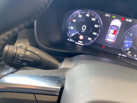 Volvo XC40 1.5 T3 Inscription Pro Auto Euro 6 (s/s) 5dr 27