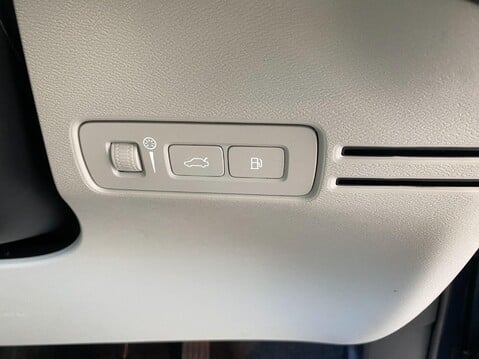 Volvo XC40 1.5h T4 Recharge 10.7kWh Inscription Auto Euro 6 (s/s) 5dr 21