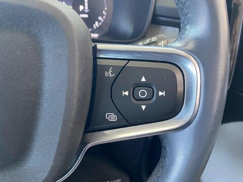 Volvo XC40 1.5h T4 Recharge 10.7kWh Inscription Auto Euro 6 (s/s) 5dr 24