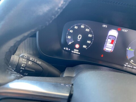 Volvo XC40 1.5h T4 Recharge 10.7kWh Inscription Auto Euro 6 (s/s) 5dr 27