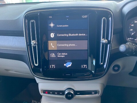 Volvo XC40 1.5h T4 Recharge 10.7kWh Inscription Auto Euro 6 (s/s) 5dr 29