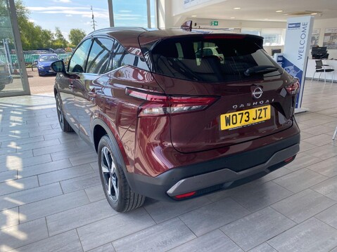 Nissan Qashqai 1.3 DIG-T MHEV N-Connecta XTRON Euro 6 (s/s) 5dr 8