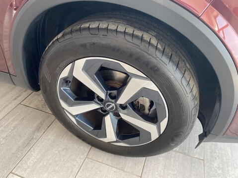 Nissan Qashqai 1.3 DIG-T MHEV N-Connecta XTRON Euro 6 (s/s) 5dr 12