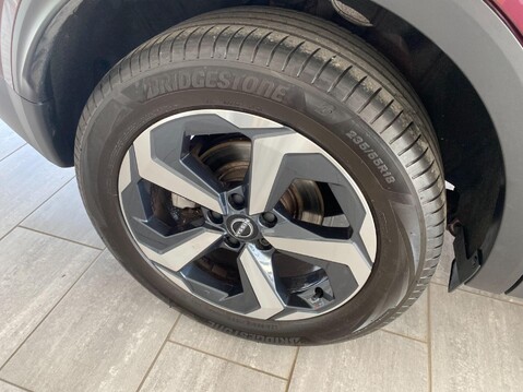 Nissan Qashqai 1.3 DIG-T MHEV N-Connecta XTRON Euro 6 (s/s) 5dr 13