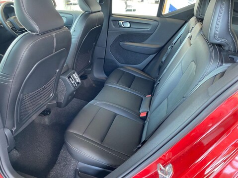 Volvo XC40 2.0 B4 MHEV Inscription Pro Auto Euro 6 (s/s) 5dr 18