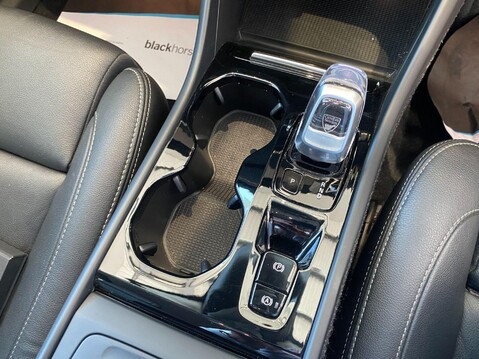 Volvo XC40 2.0 B4 MHEV Inscription Pro Auto Euro 6 (s/s) 5dr 25