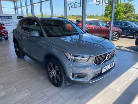 Volvo XC40 2.0 T4 Inscription Auto AWD Euro 6 (s/s) 5dr 3