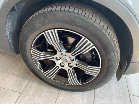 Volvo XC40 2.0 T4 Inscription Auto AWD Euro 6 (s/s) 5dr 11