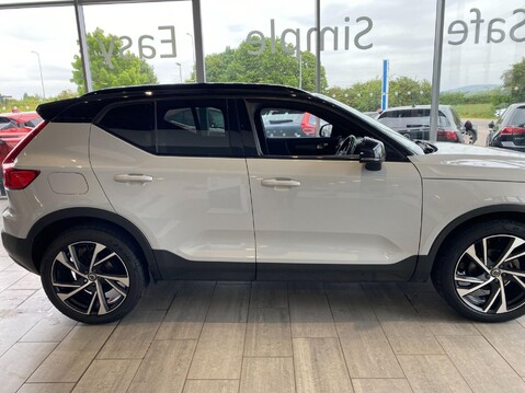 Volvo XC40 1.5 T3 R-Design Pro Auto Euro 6 (s/s) 5dr 4