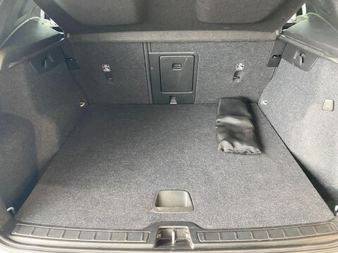 Volvo XC40 1.5 T3 R-Design Pro Auto Euro 6 (s/s) 5dr 11
