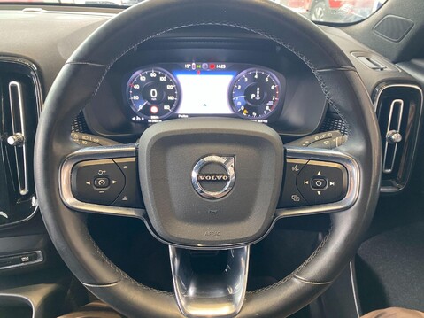 Volvo XC40 1.5 T3 R-Design Pro Auto Euro 6 (s/s) 5dr 23