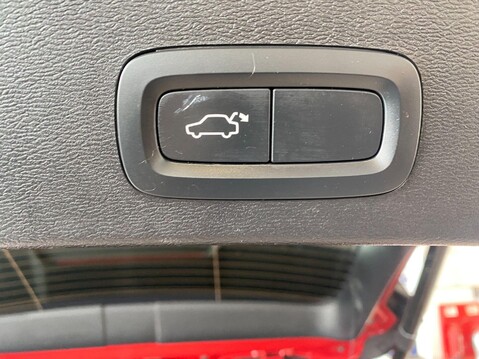 Volvo XC40 1.5h T5 Twin Engine Recharge 10.7kWh R-Design Pro Auto Euro 6 (s/s) 5dr 11