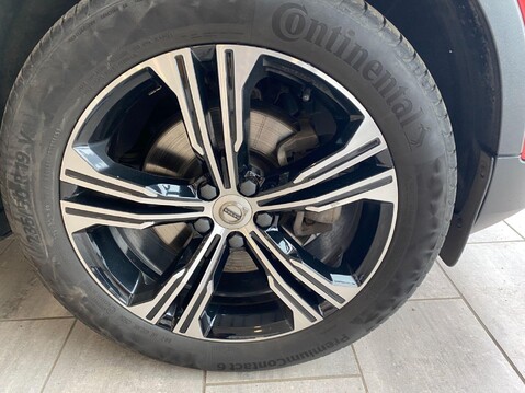 Volvo XC40 2.0 B4 MHEV Inscription Pro DCT Auto Euro 6 (s/s) 5dr 4