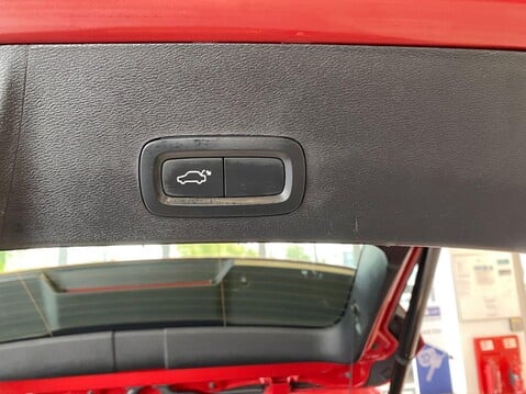 Volvo XC40 2.0 B4 MHEV Inscription Pro DCT Auto Euro 6 (s/s) 5dr 11