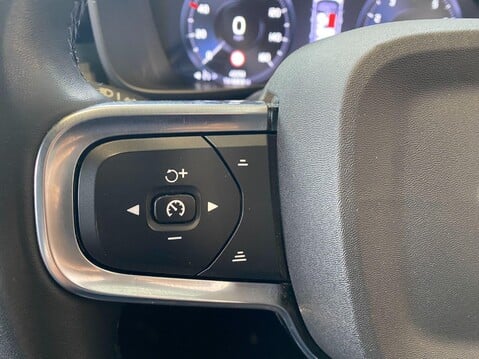 Volvo XC40 2.0 B4 MHEV Inscription Pro DCT Auto Euro 6 (s/s) 5dr 24