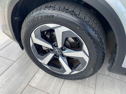 Nissan Qashqai 1.3 DIG-T MHEV N-Connecta XTRON Euro 6 (s/s) 5dr 9