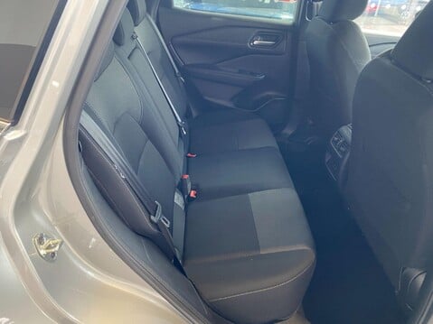 Nissan Qashqai 1.3 DIG-T MHEV N-Connecta XTRON Euro 6 (s/s) 5dr 14