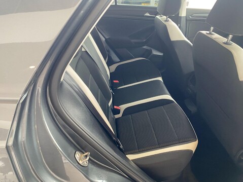 Volkswagen T-Roc 1.5 TSI EVO SEL DSG Euro 6 (s/s) 5dr 15