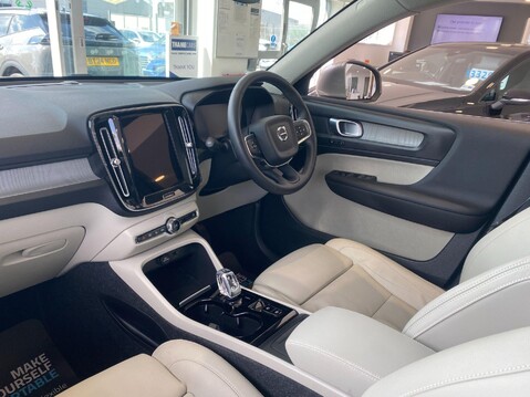 Volvo XC40 2.0 B4 MHEV Inscription Pro DCT Auto Euro 6 (s/s) 5dr 17