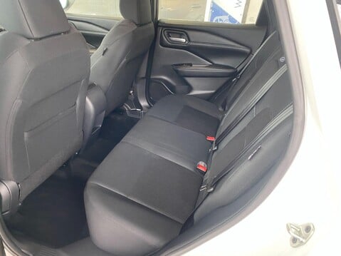 Nissan Qashqai 1.3 DIG-T MHEV Acenta Premium XTRON Euro 6 (s/s) 5dr 15