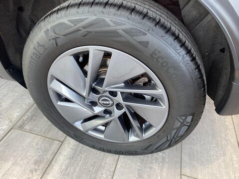 Nissan Qashqai 1.3 DIG-T MHEV Acenta Premium XTRON Euro 6 (s/s) 5dr 7