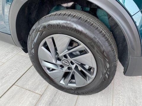 Nissan Qashqai 1.3 DIG-T MHEV Acenta Premium XTRON Euro 6 (s/s) 5dr 8