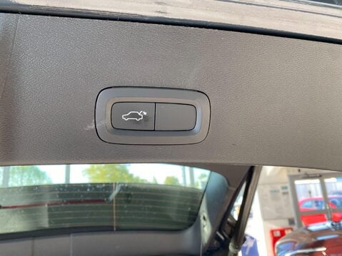 Volvo XC40 1.5h T4 Recharge 10.7kWh Inscription Auto Euro 6 (s/s) 5dr 11