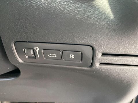 Volvo XC40 1.5h T4 Recharge 10.7kWh Inscription Auto Euro 6 (s/s) 5dr 21