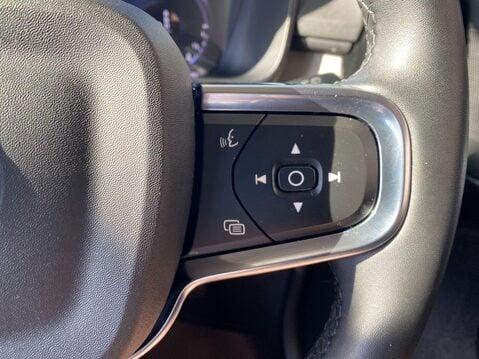 Volvo XC40 1.5h T4 Recharge 10.7kWh Inscription Auto Euro 6 (s/s) 5dr 23