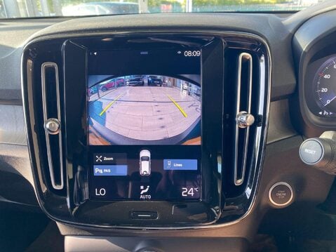 Volvo XC40 1.5h T4 Recharge 10.7kWh Inscription Auto Euro 6 (s/s) 5dr 27