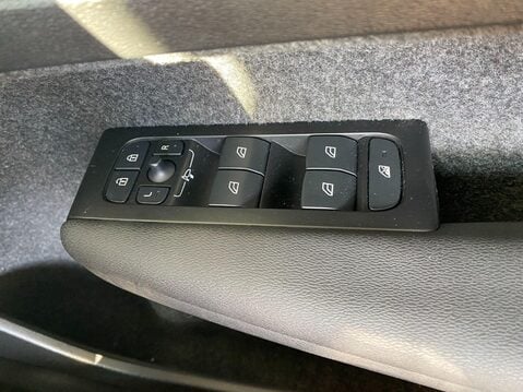 Volvo XC40 1.5h T4 Recharge 10.7kWh Inscription Auto Euro 6 (s/s) 5dr 30