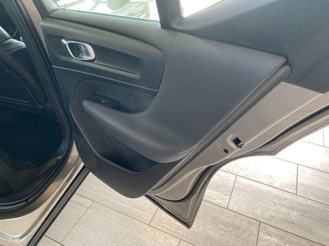 Volvo XC40 1.5 T3 Inscription Pro Auto Euro 6 (s/s) 5dr 12
