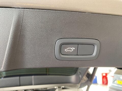 Volvo XC40 1.5 T3 Inscription Pro Auto Euro 6 (s/s) 5dr 16