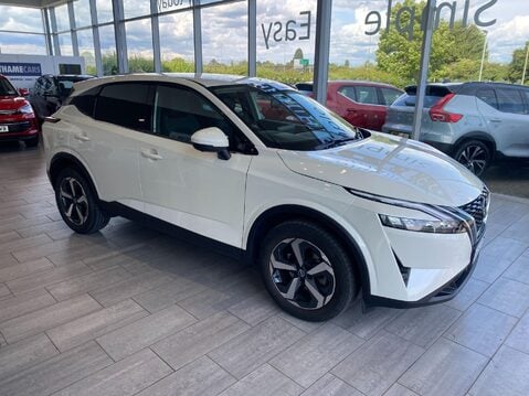 Nissan Qashqai 1.3 DIG-T MHEV N-Connecta XTRON Euro 6 (s/s) 5dr 4