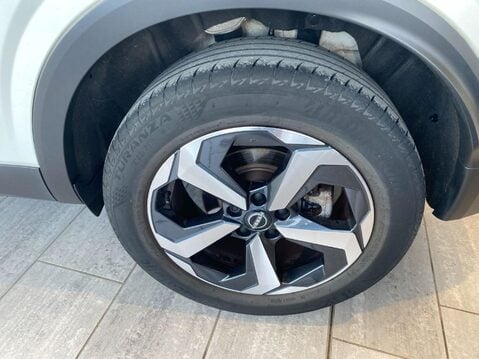 Nissan Qashqai 1.3 DIG-T MHEV N-Connecta XTRON Euro 6 (s/s) 5dr 8