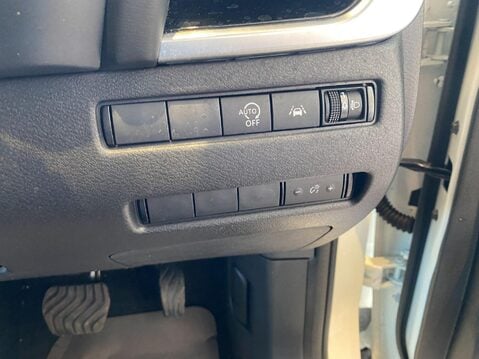 Nissan Qashqai 1.3 DIG-T MHEV N-Connecta XTRON Euro 6 (s/s) 5dr 21