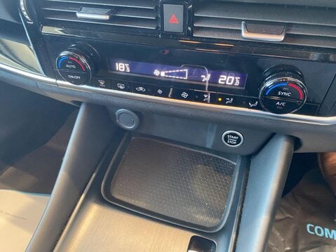 Nissan Qashqai 1.3 DIG-T MHEV N-Connecta XTRON Euro 6 (s/s) 5dr 29