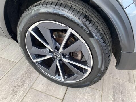 Nissan Qashqai 1.3 DIG-T MHEV Tekna XTRON Euro 6 (s/s) 5dr 8